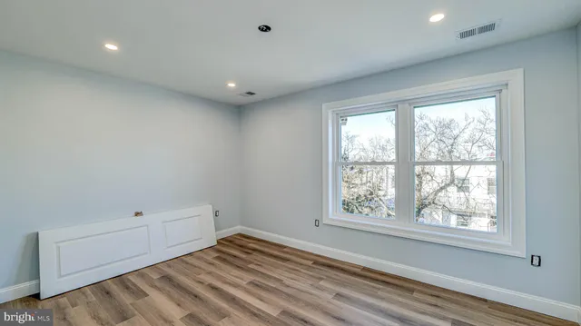 a view of empty room with window