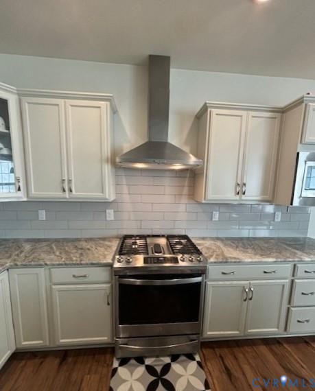 15513 Wolfboro Road Chesterfield, VA 23832 - Photo 6 of 23 a kitchen with a stove and a sink