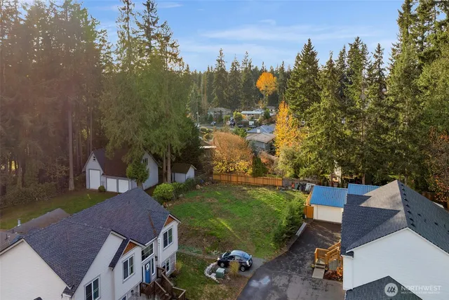 an aerial view of a house with yard swimming pool and outdoor seating