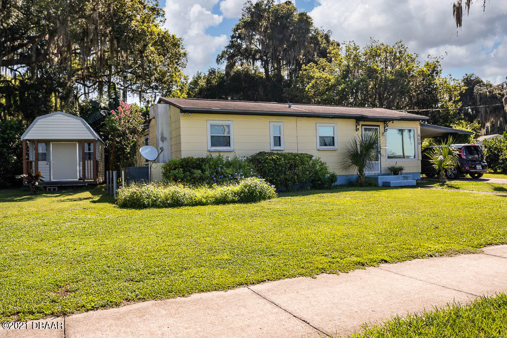 406 Grand Rondo East Crescent City, FL 32112 - Photo 1 of 27 Ext. Front of Home