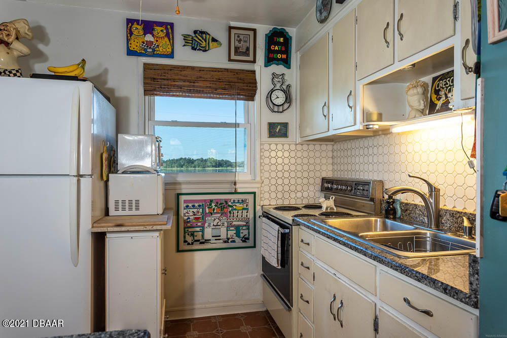406 Grand Rondo East Crescent City, FL 32112 - Photo 11 of 27 13-13-406-Grand-Rondo-RAW-2686-copy