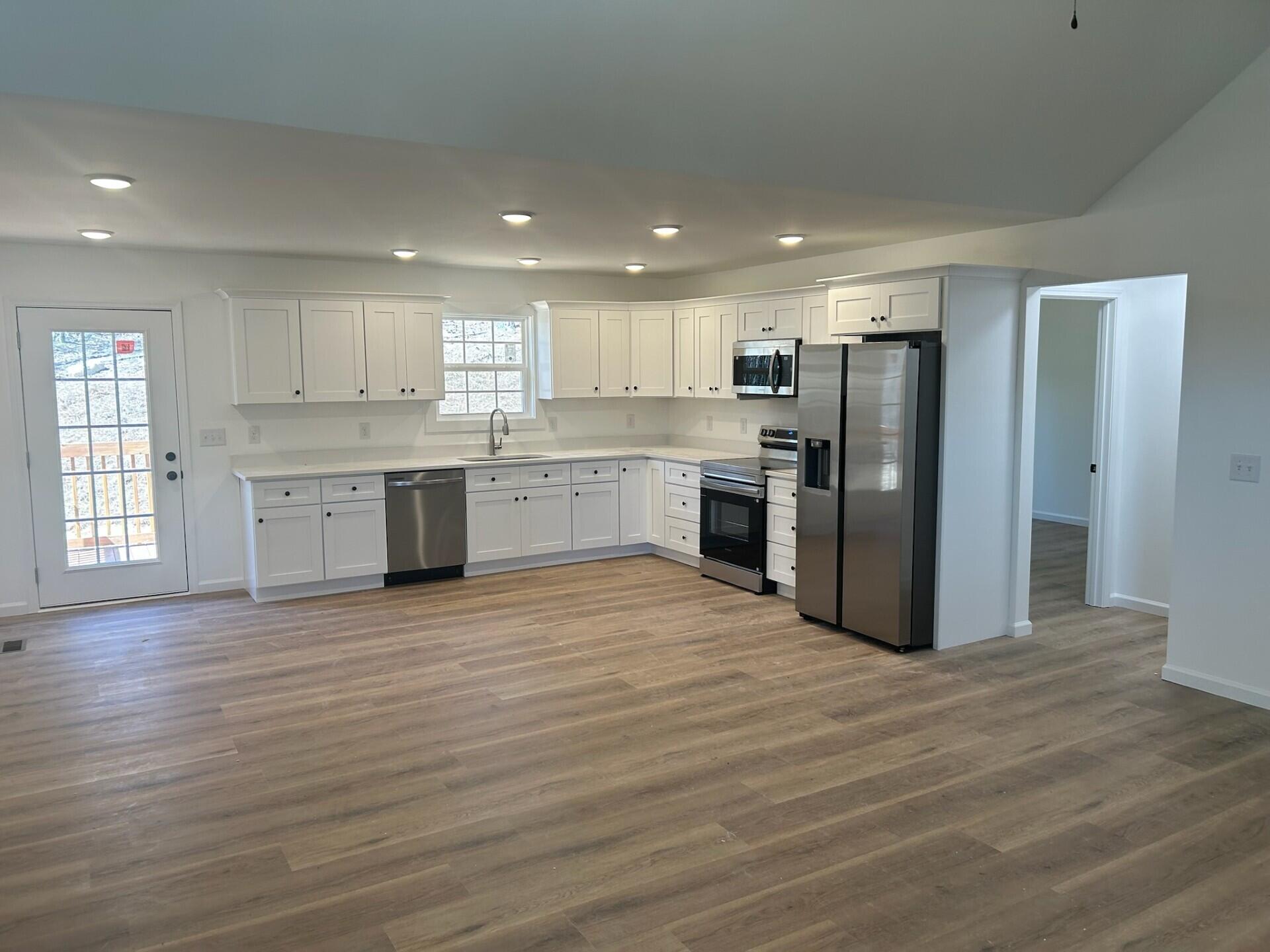 825 Bridges Road Tunnel Hill, GA 30755 - Photo 3 of 9 825 liv 2