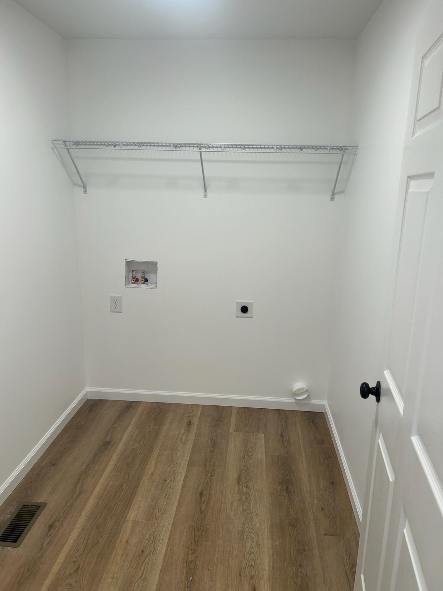 825 Bridges Road Tunnel Hill, GA 30755 - Photo 8 of 9 825 laundry