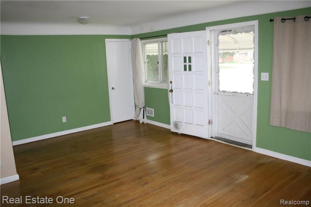 2633 Stephens Street Dearborn, MI 48124 - Photo 2 of 31