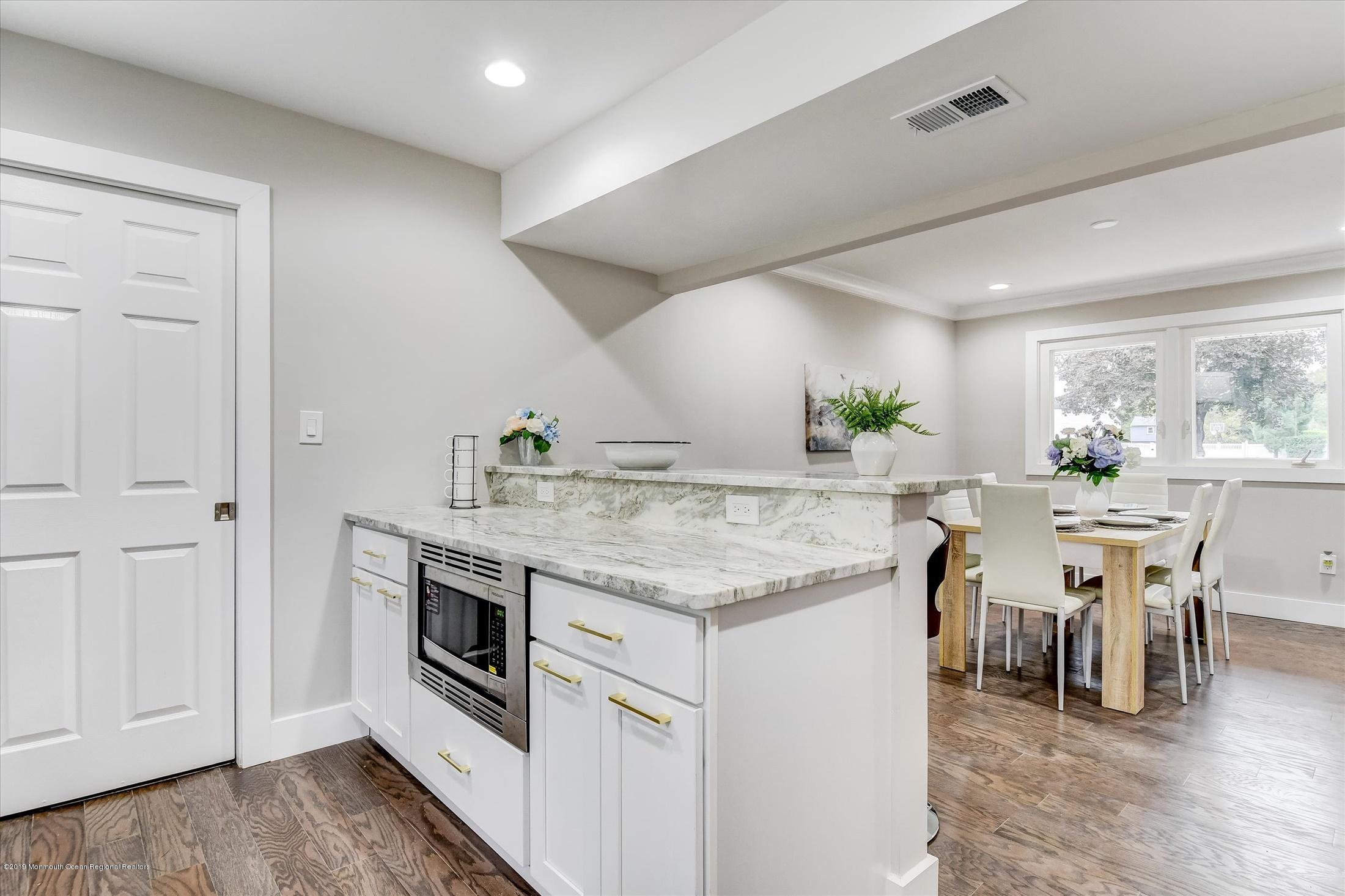 15 Quebec Road Marlboro, NJ 07746 - Photo 10 of 29 Granite Counters