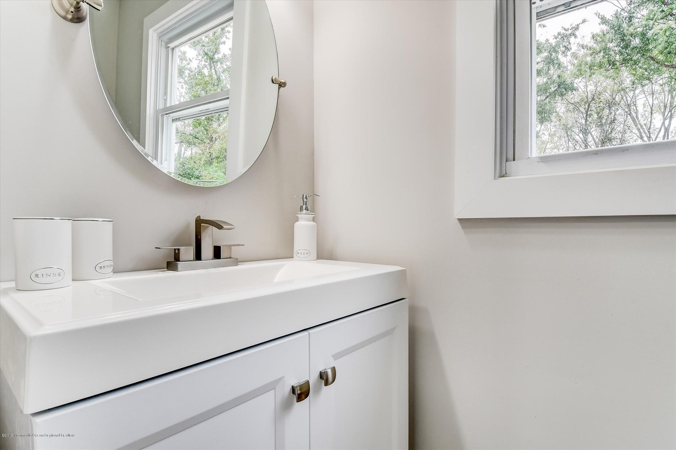 15 Quebec Road Marlboro, NJ 07746 - Photo 14 of 29 Powder Room
