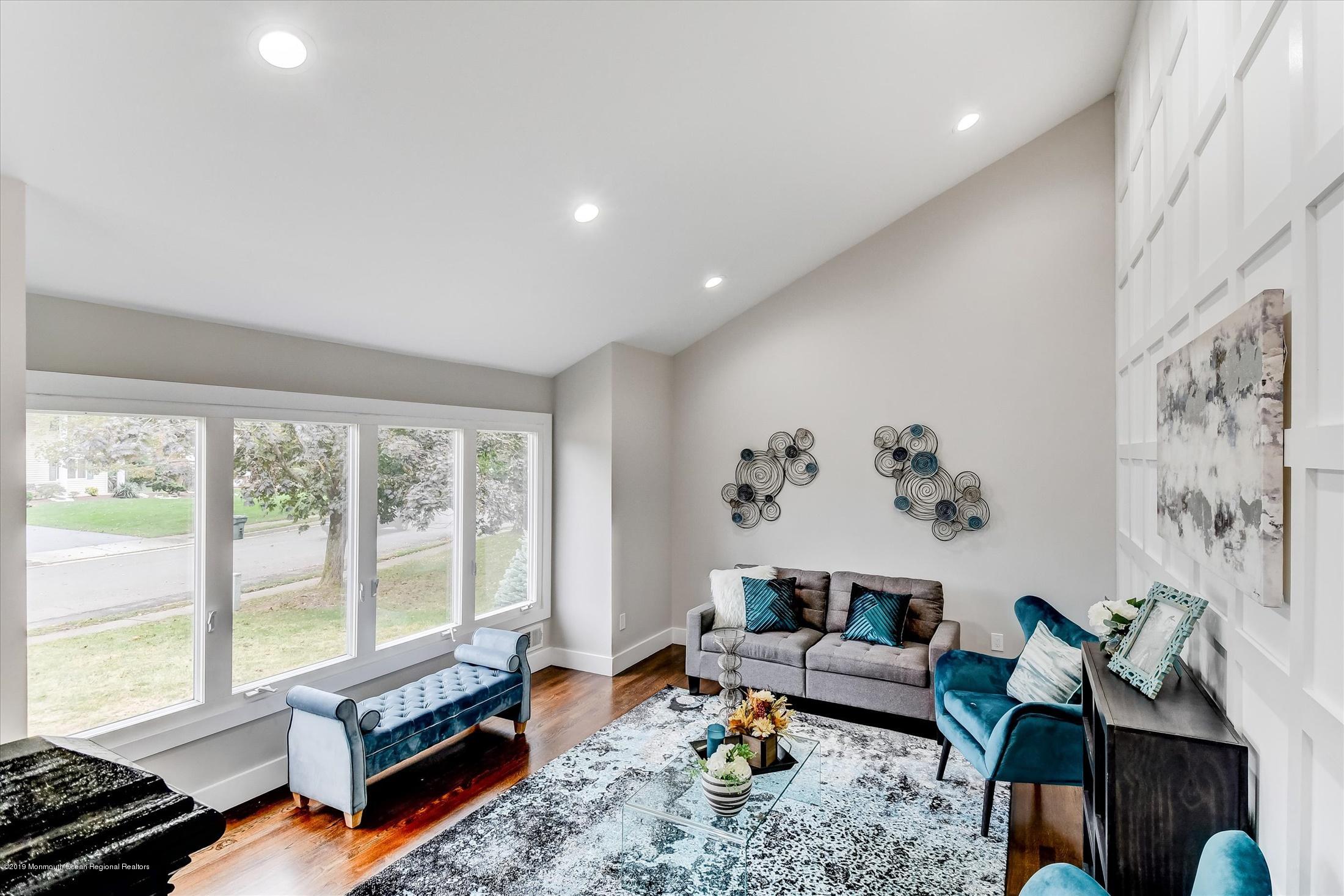 15 Quebec Road Marlboro, NJ 07746 - Photo 16 of 29 Vaulted ceiling