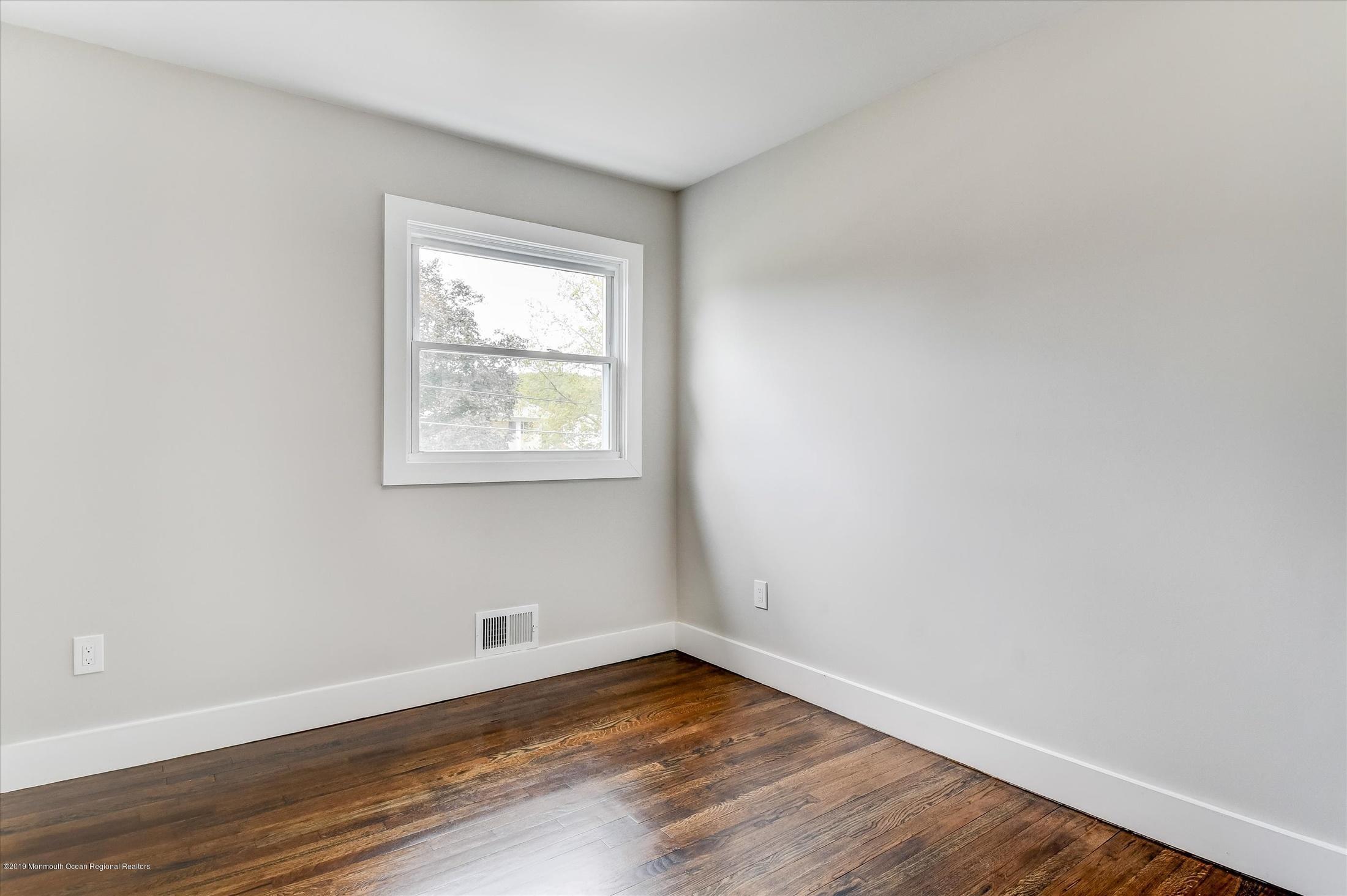 15 Quebec Road Marlboro, NJ 07746 - Photo 22 of 29 Bedroom