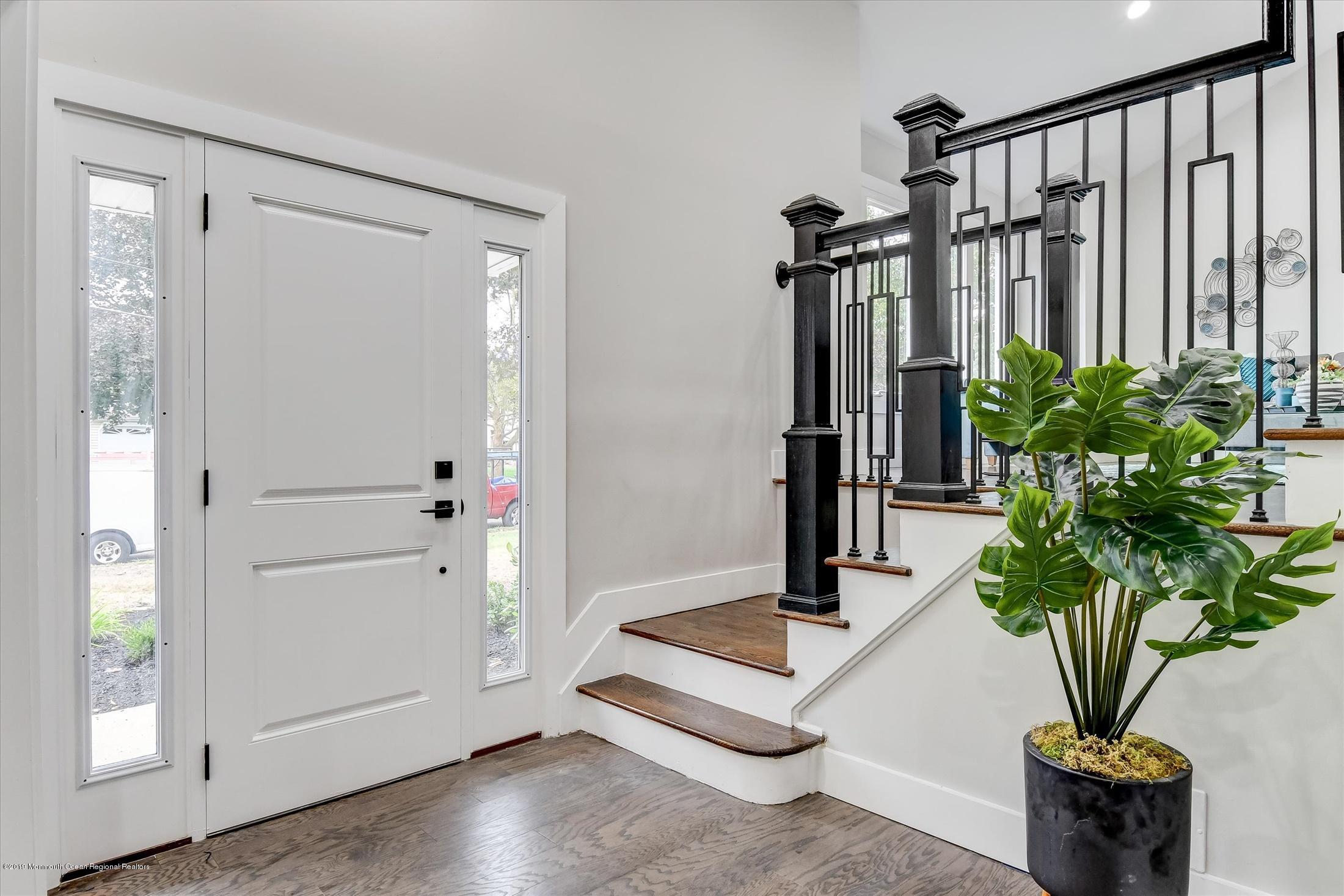15 Quebec Road Marlboro, NJ 07746 - Photo 4 of 29 Stunning Entry