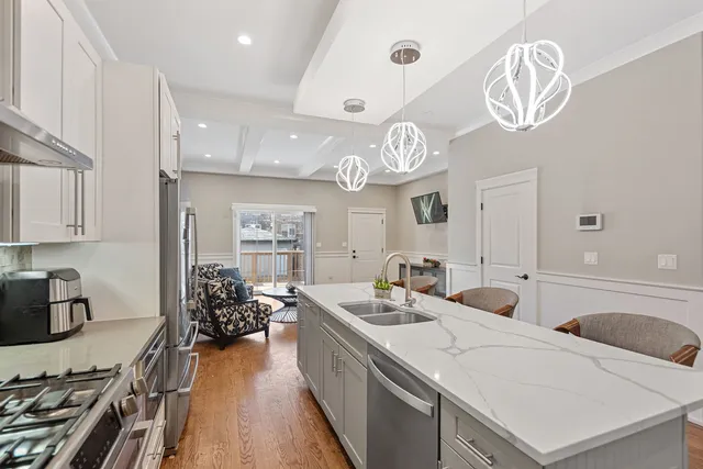 $789,900 | 4223 South Wabash Avenue, Chicago, IL 60653