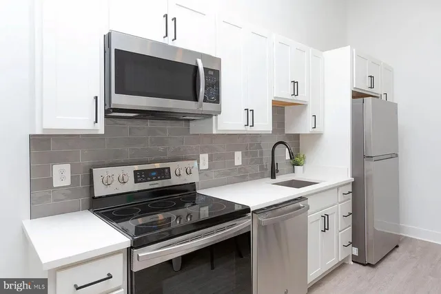 $970 | 211 St Paul Street, Unit 201, Baltimore, MD 21202