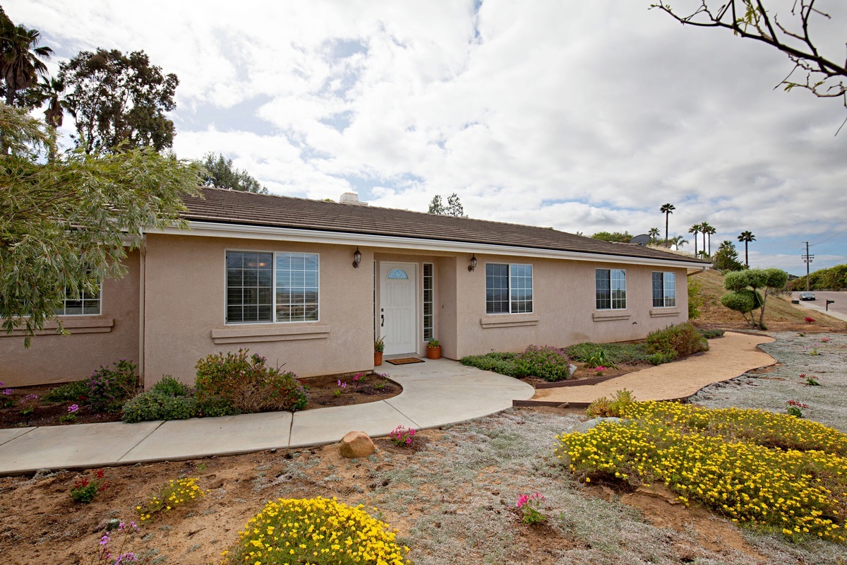 1524 Alturas Road Fallbrook, CA 92028 - Photo 2 of 25