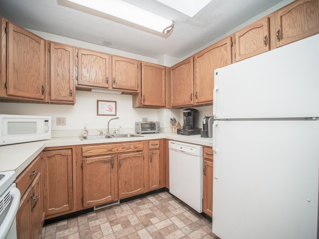 65 Londonderry Road, Unit 65 Grafton, MA 01519 - Photo 12 of 35 Gallery Image 12