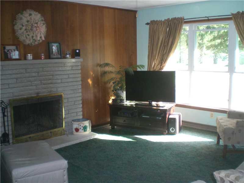 110 Wasser Road Greenville, PA 16125 - Photo 11 of 25 Living Room.