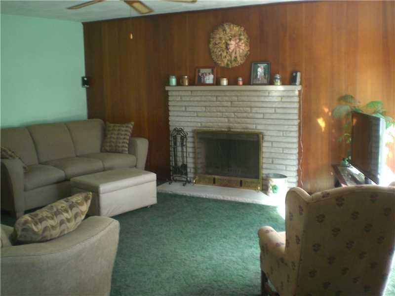 110 Wasser Road Greenville, PA 16125 - Photo 10 of 25 Living Room.