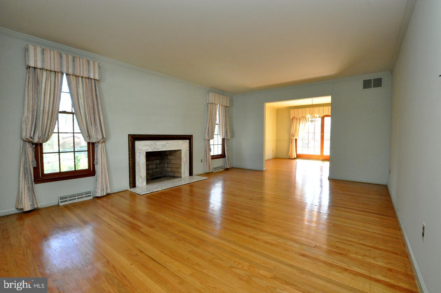 2405 Riverton Road Cinnaminson, NJ 08077 - Photo 6 of 37 Gallery Image 6