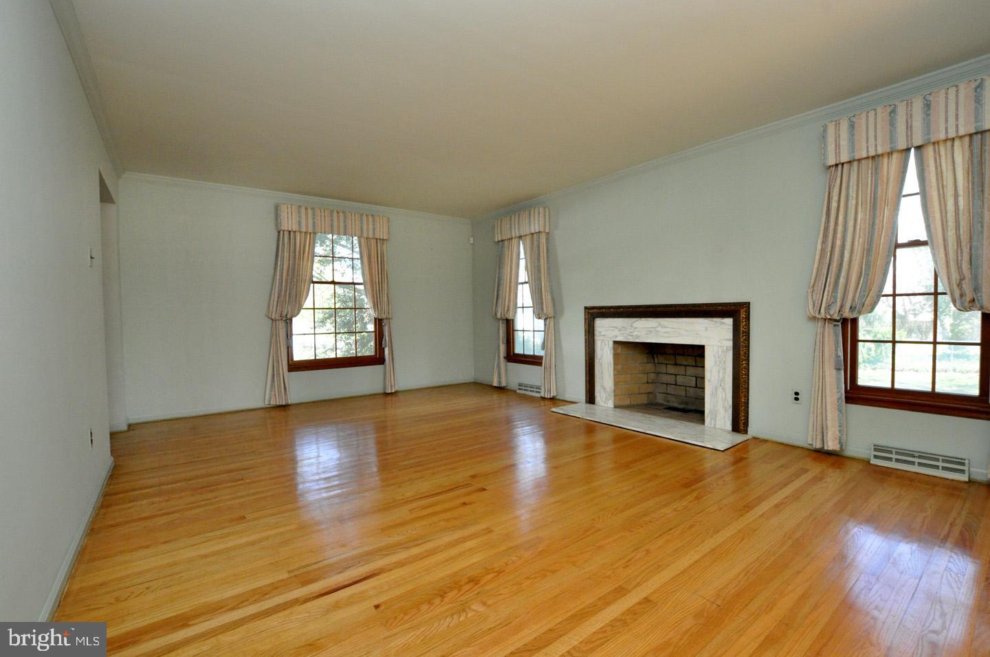 2405 Riverton Road Cinnaminson, NJ 08077 - Photo 7 of 37 Gallery Image 7
