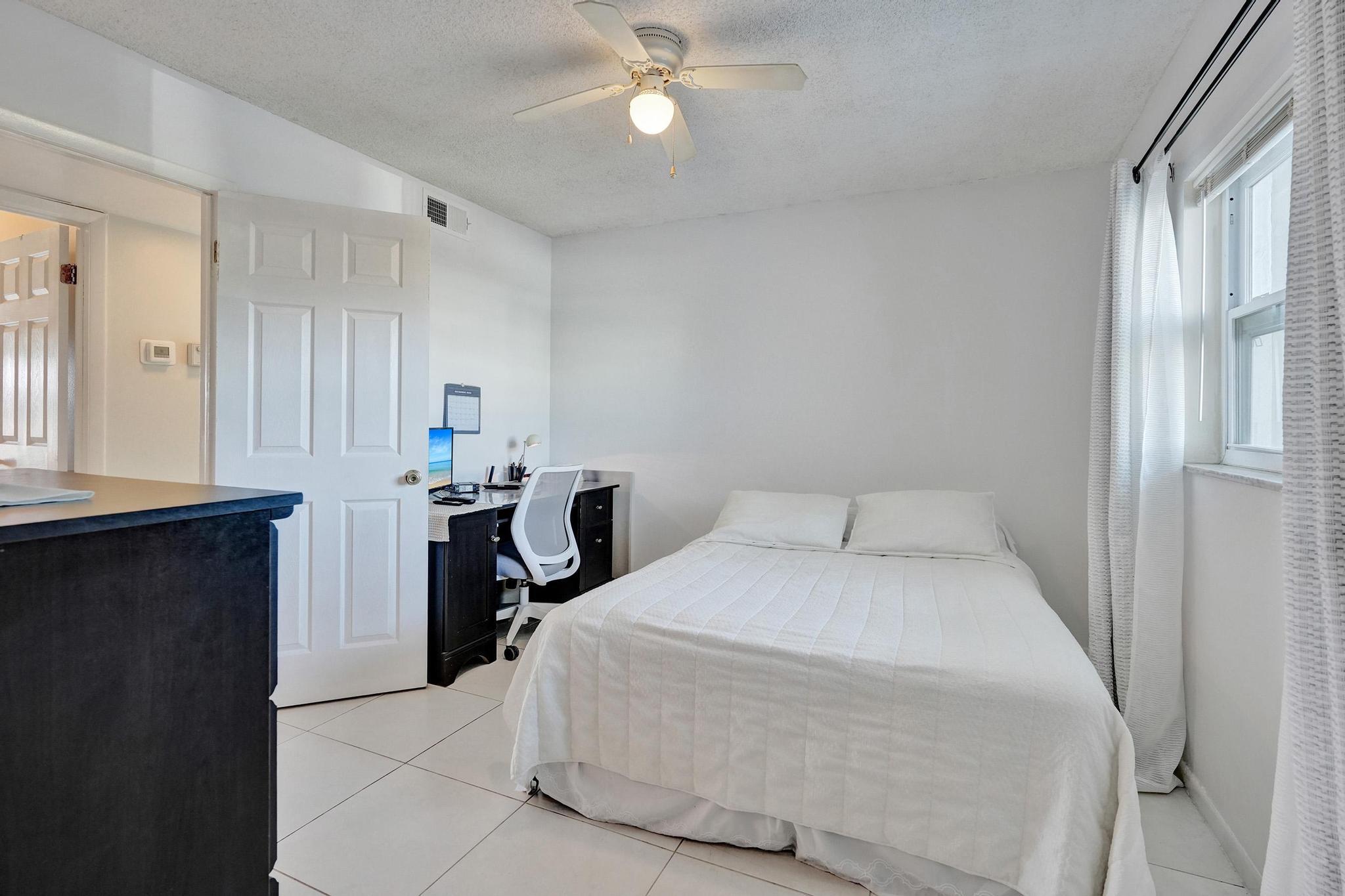 231 East Lantana Road, Unit 204 Lantana, FL 33462 - Photo 23 of 63 DSC06614