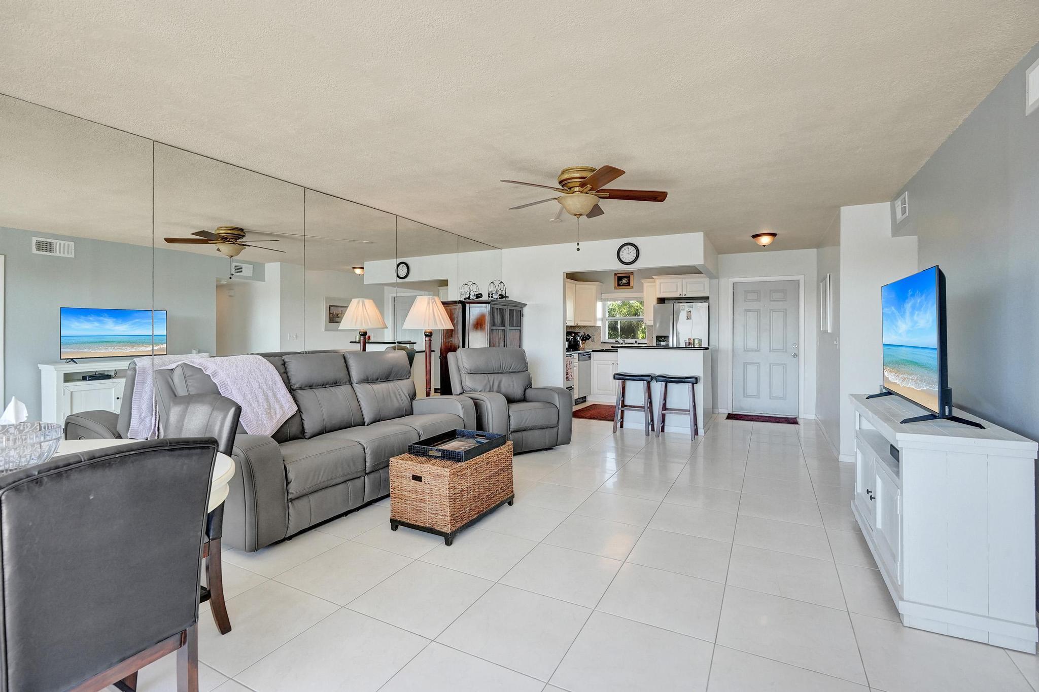 231 East Lantana Road, Unit 204 Lantana, FL 33462 - Photo 40 of 63 DSC06710
