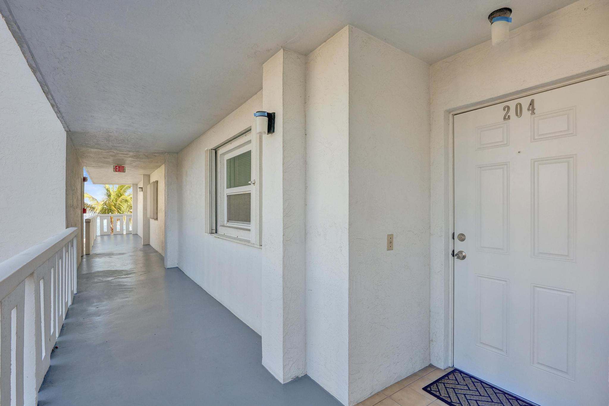 231 East Lantana Road, Unit 204 Lantana, FL 33462 - Photo 9 of 63 DSC06542