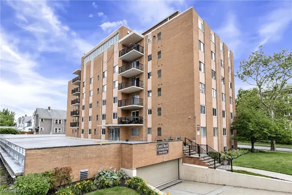 $115,000 | 12029 Clifton Boulevard, Unit 204, Lakewood, OH 44107