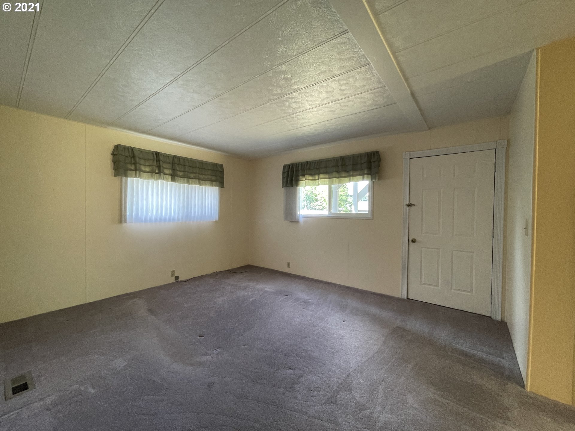 1125 58th Street, Unit SP001 Springfield, OR 97478 - Photo 16 of 28 an empty room with windows