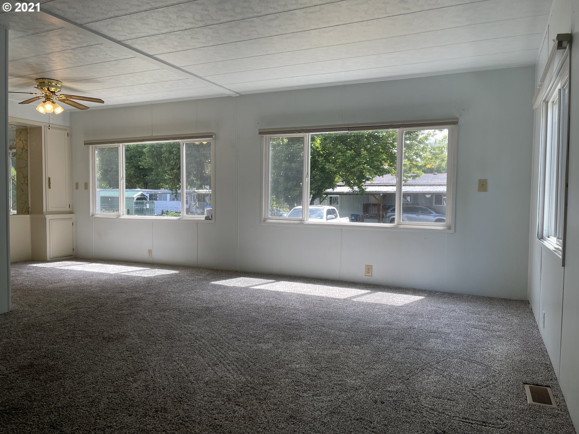 1125 58th Street, Unit SP001 Springfield, OR 97478 - Photo 8 of 28 an empty room with windows
