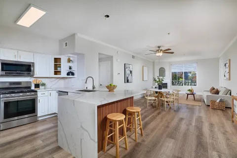 $859,000 | 12374 Carmel Country Road, Unit 208, San Diego, CA 92130