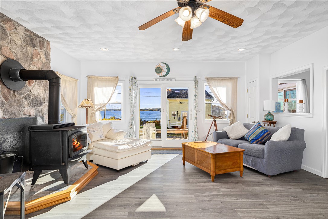 34 Pier Road Portsmouth, RI 02872 - Photo 5 of 45 Gallery Image 5