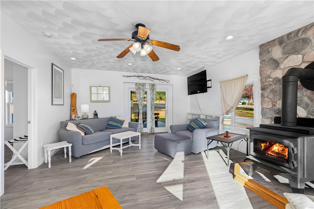 34 Pier Road Portsmouth, RI 02872 - Photo 6 of 45 Gallery Image 6