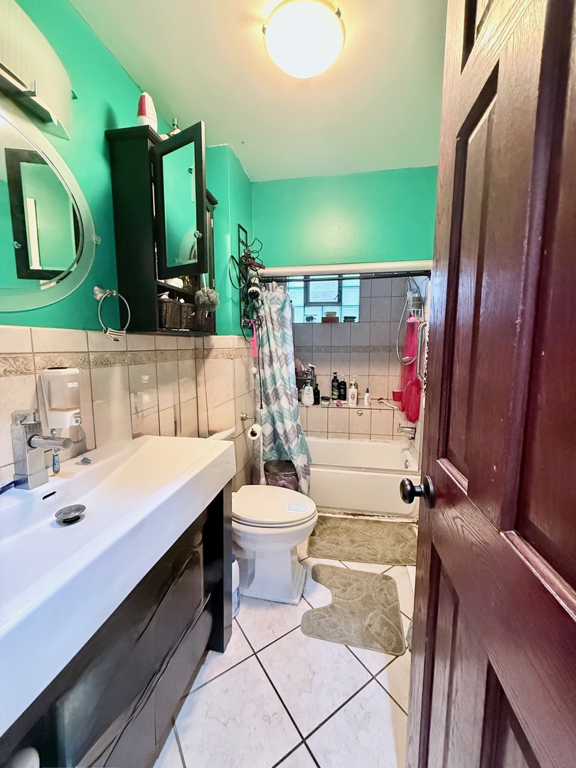 5542 South Nottingham Avenue Chicago, IL 60638 - Photo 29 of 39 a bathroom with a sink a toilet and mirror