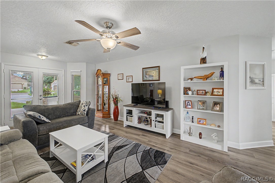 6761 Pearleaf Court Spring Hill, FL 34606 - Photo 9 of 46