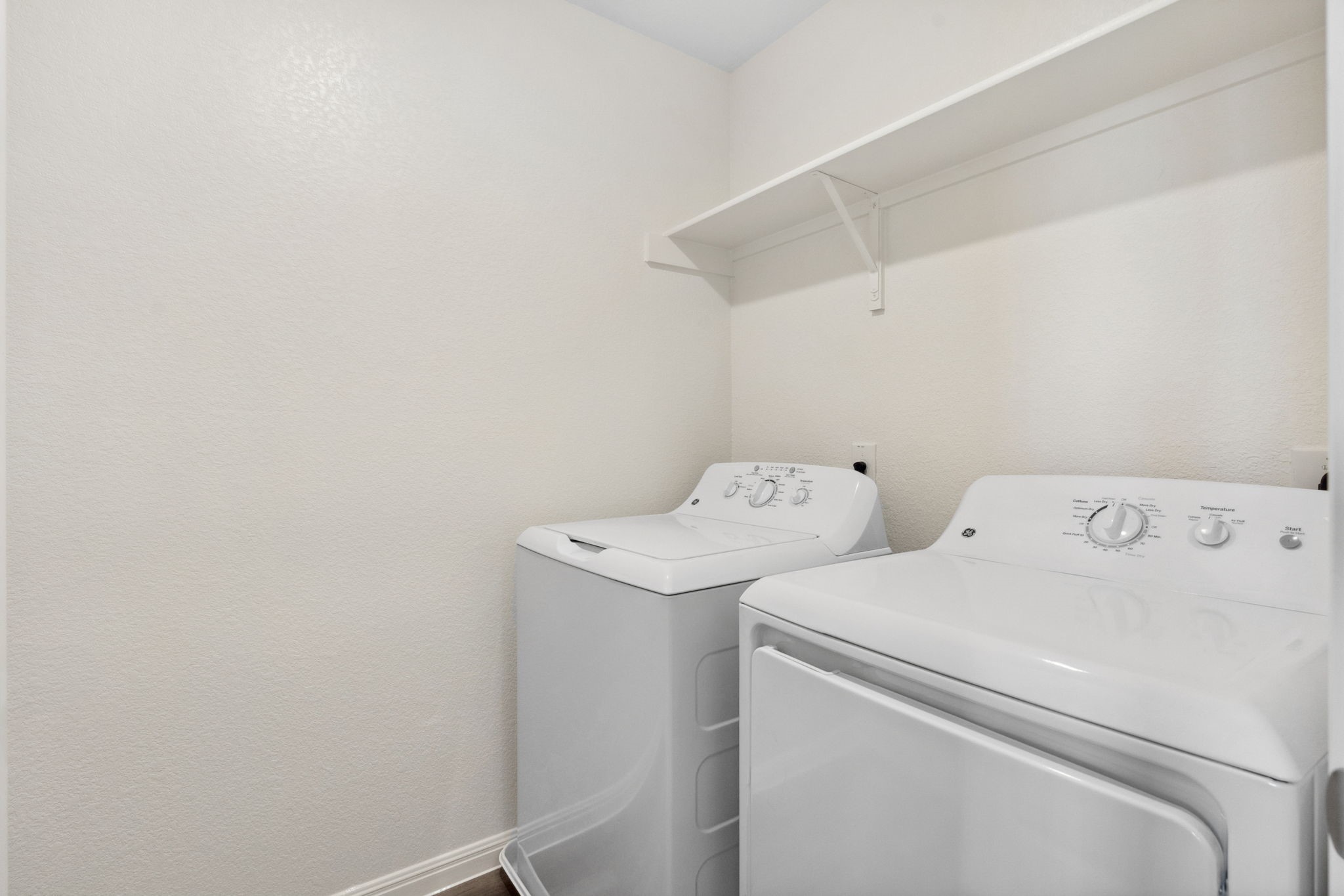 513 Thistle Lane Maxwell, TX 78656 - Photo 20 of 36 Laundry room