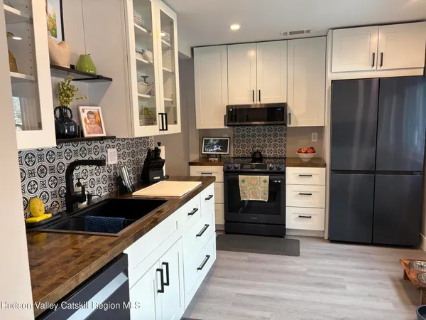 $2,800 | 204 Village Court, Kingston, NY 12401