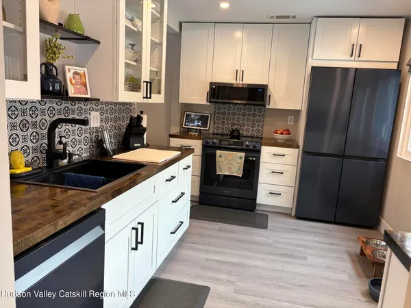 $2,800 | 204 Village Court, Kingston, NY 12401