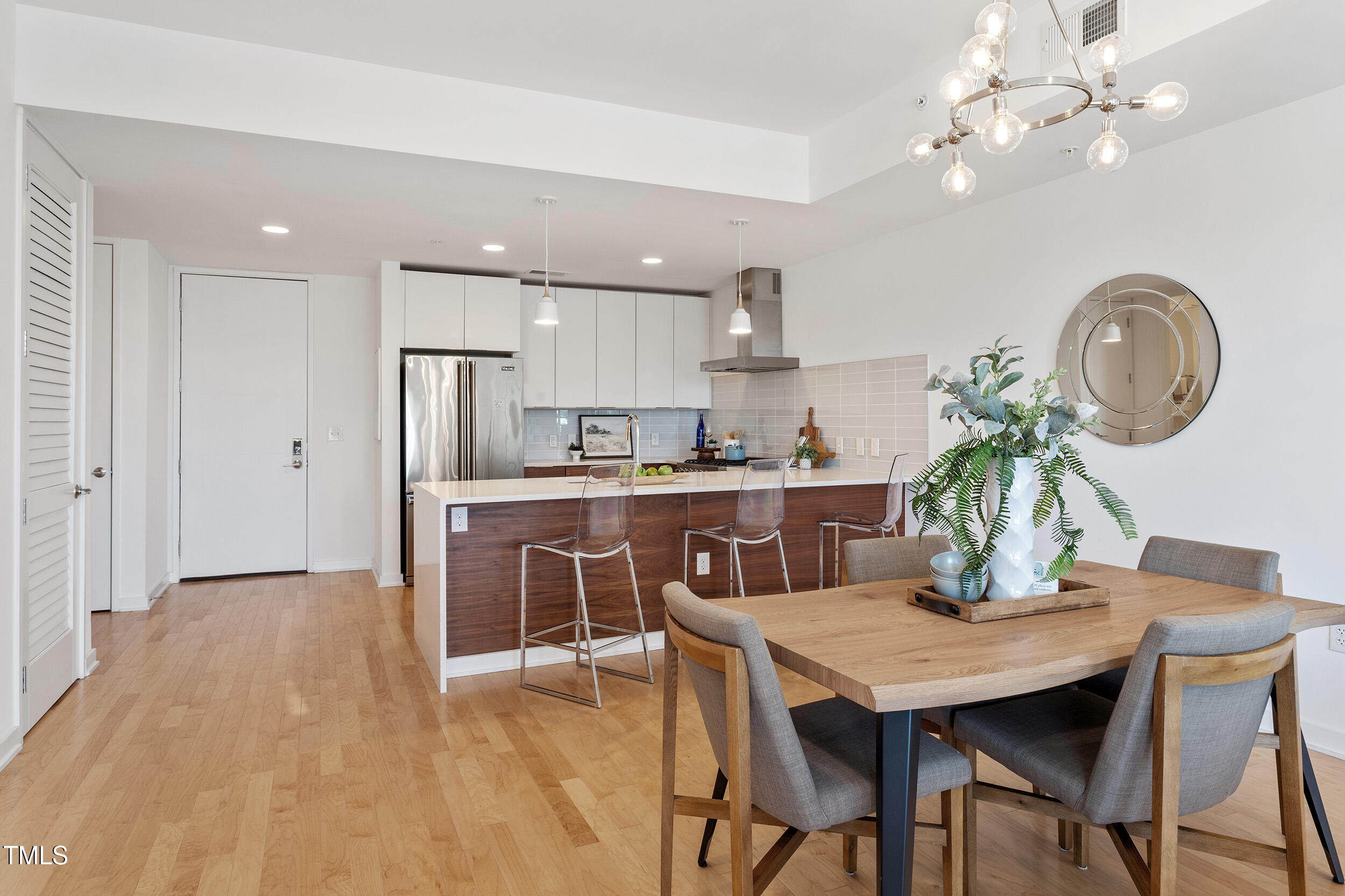 523 South West Street, Unit 404 Raleigh, NC 27601 - Photo 13 of 34 Dining Area