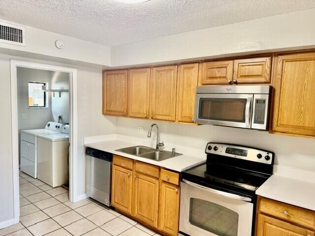 101 Northeast 28th Street Boca Raton, FL 33431 - Photo 11 of 35 Updated Kitchen