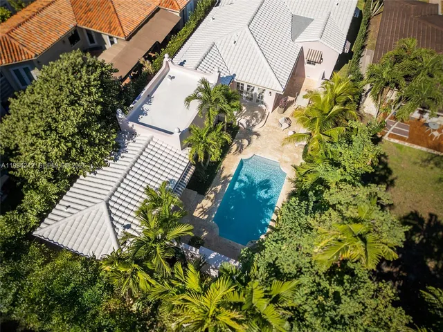 $3,250,000 | 720 Madeira Avenue, Coral Gables, FL 33134