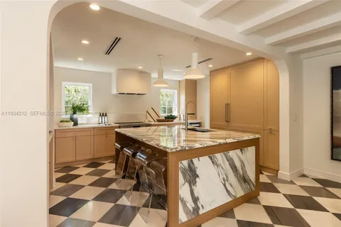 $3,250,000 | 720 Madeira Avenue, Coral Gables, FL 33134