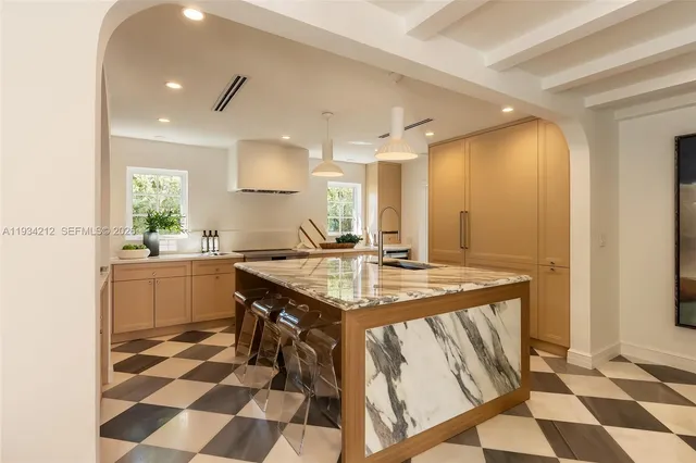 $3,250,000 | 720 Madeira Avenue, Coral Gables, FL 33134