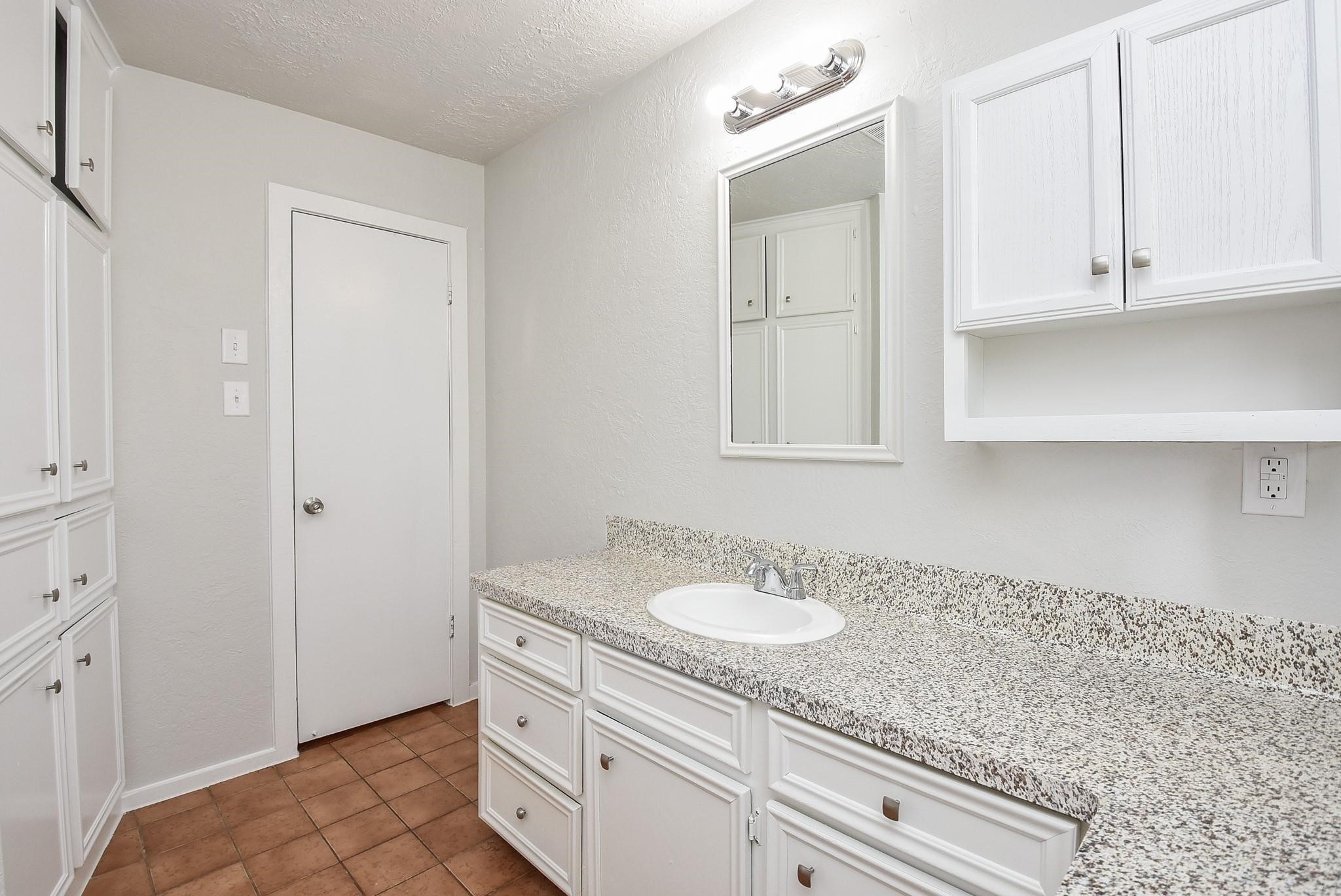 12713 Roy Harris Loop Conroe, TX 77306 - Photo 13 of 41