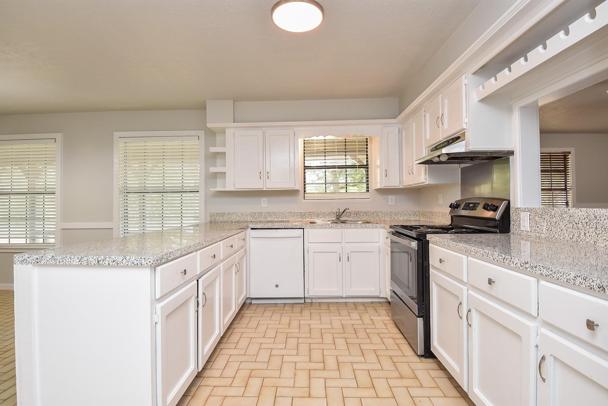 12713 Roy Harris Loop Conroe, TX 77306 - Photo 28 of 41
