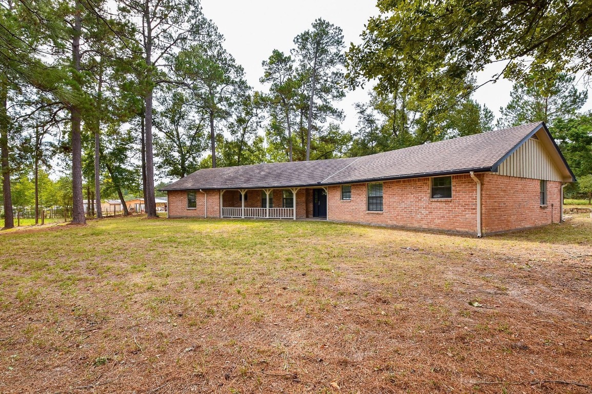 12713 Roy Harris Loop Conroe, TX 77306 - Photo 6 of 41 a backyard of a house