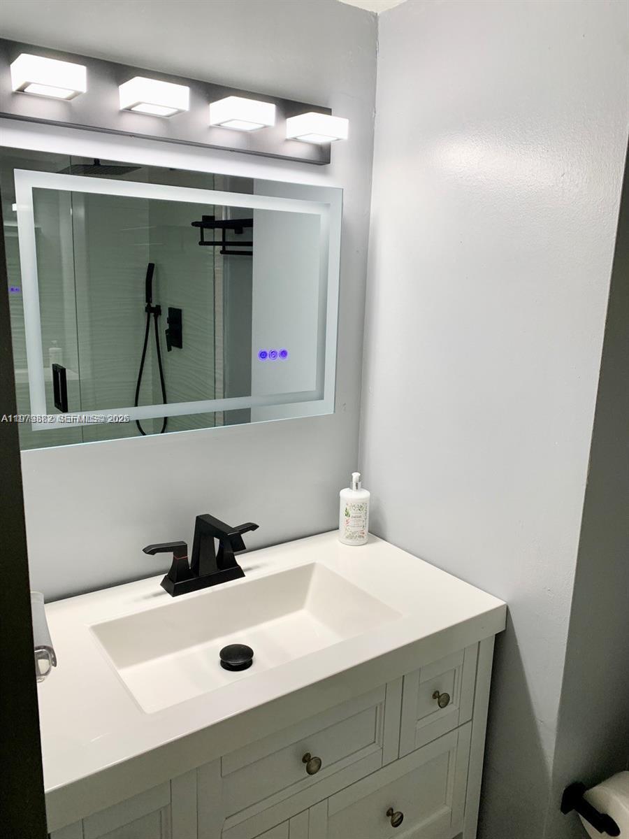 200 Southeast 15th Road, Unit 3J Miami, FL 33129 - Photo 23 of 39