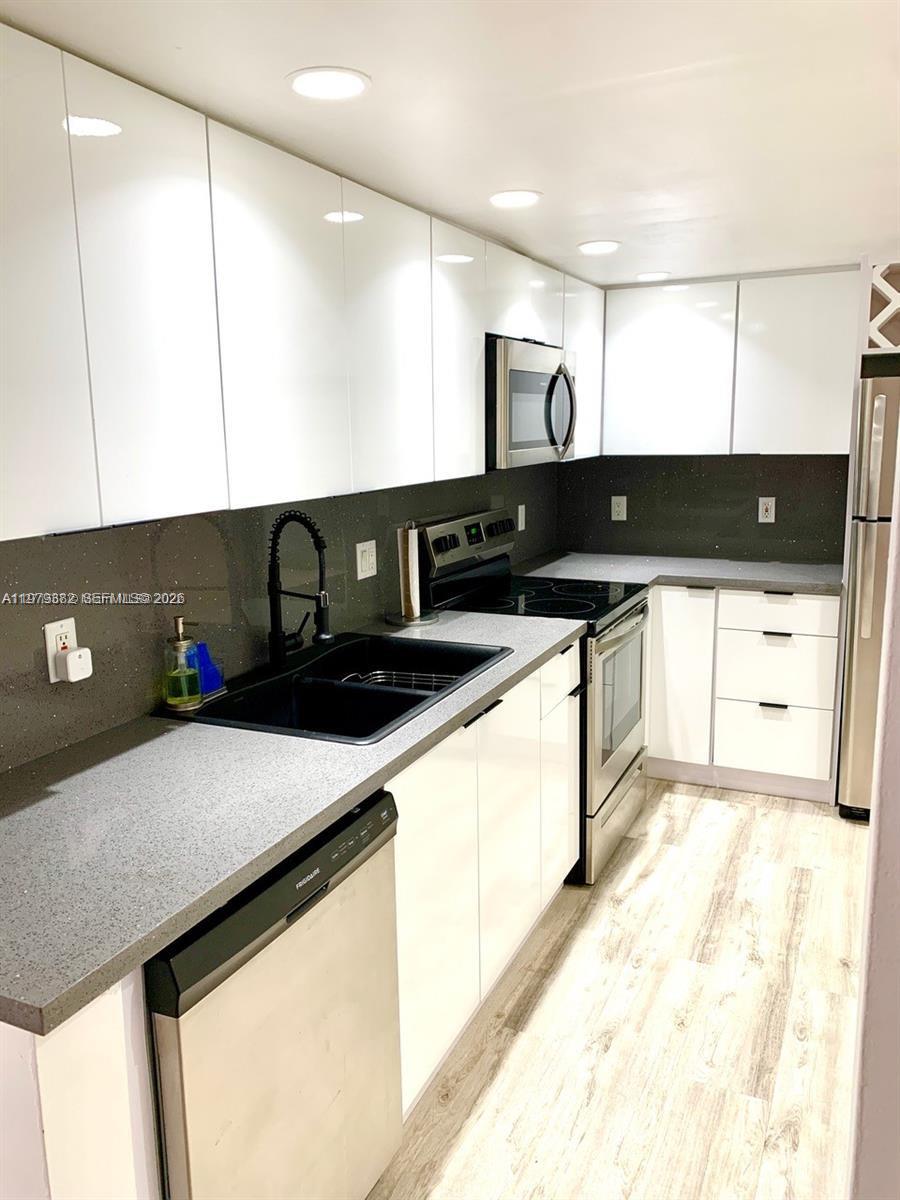 200 Southeast 15th Road, Unit 3J Miami, FL 33129 - Photo 9 of 39