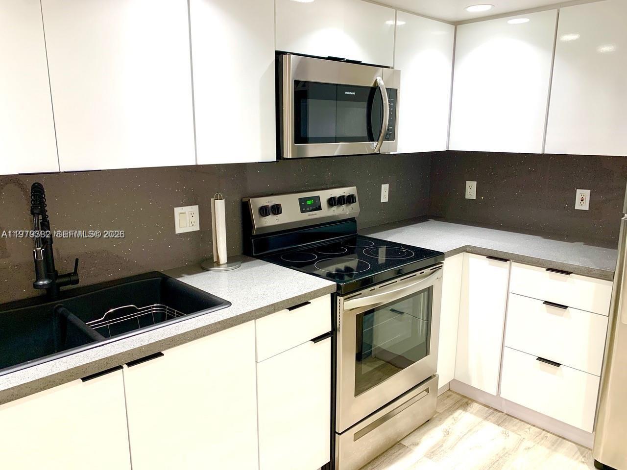 200 Southeast 15th Road, Unit 3J Miami, FL 33129 - Photo 10 of 39