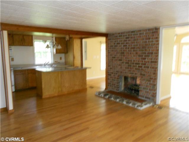 315 Ebenezer Road Mineral, VA 23117 - Photo 3 of 7 Kitchen - with double face fireplace