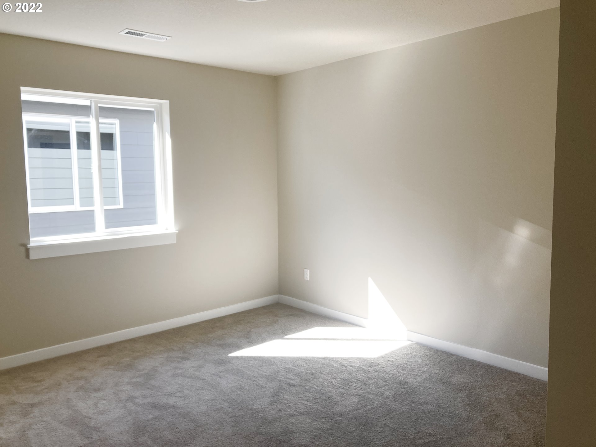 7250 South Ridge Way Ridgefield, WA 98642 - Photo 13 of 16 a view of empty room with windows