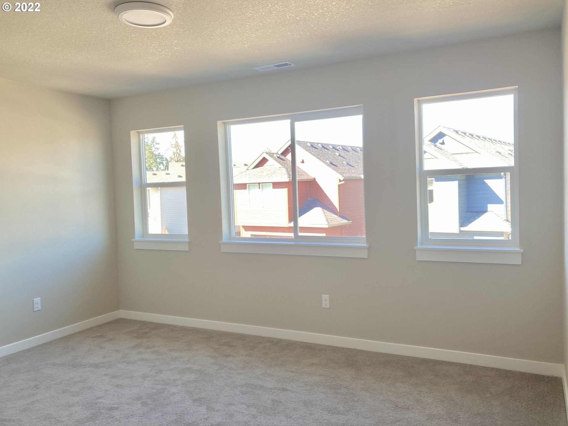 7250 South Ridge Way Ridgefield, WA 98642 - Photo 15 of 16 an empty room with windows