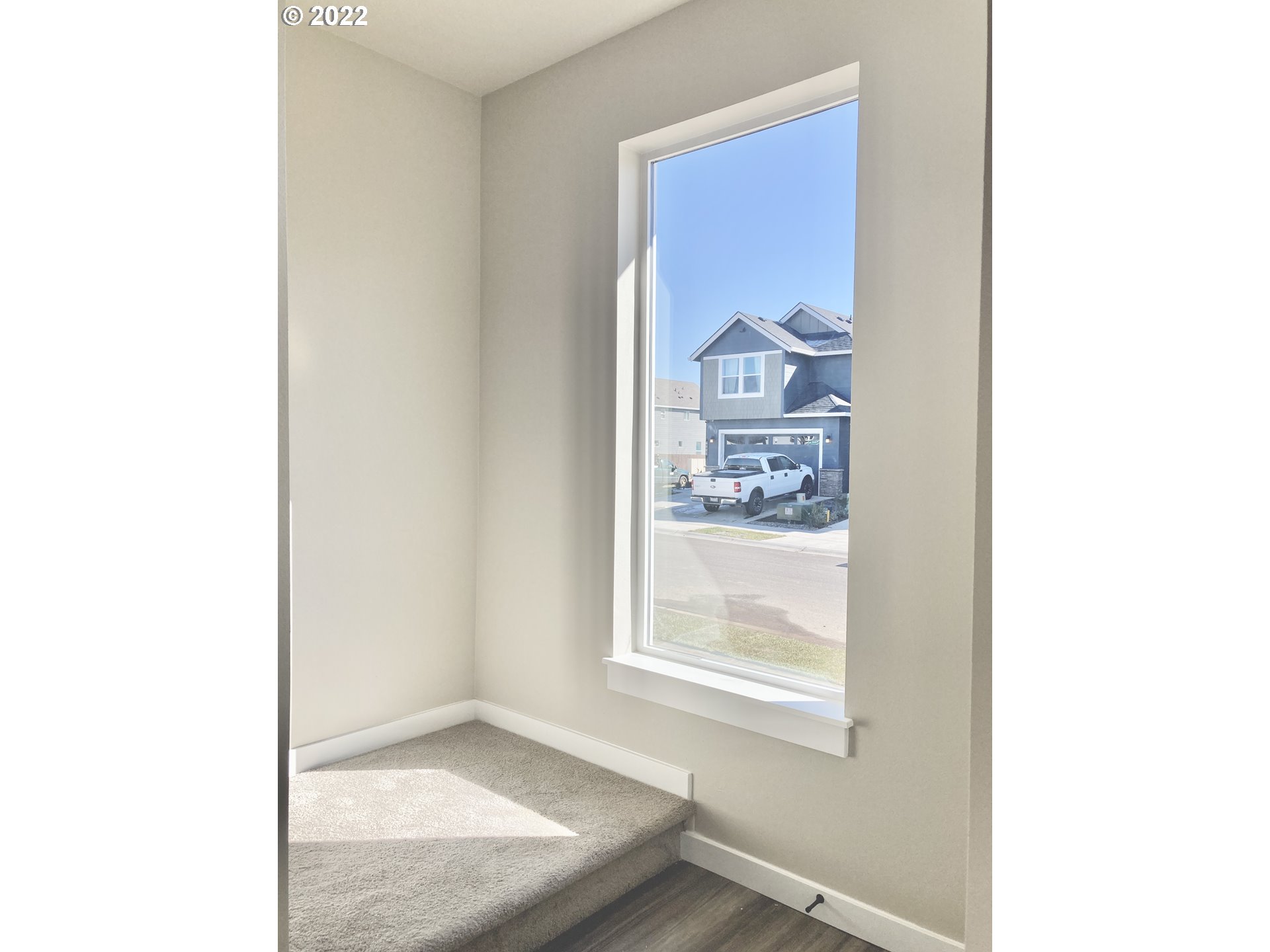 7250 South Ridge Way Ridgefield, WA 98642 - Photo 5 of 16 a view of livingroom with window